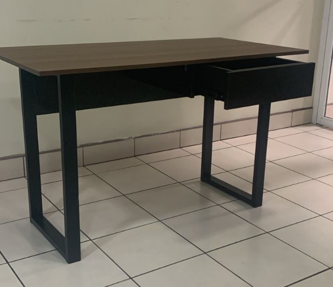 Escritorio Endus Negro con Gabeta